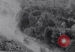 Standbild Ford Model-T auf schlechten Straßen United States USA, 1917, aus Sekunde 12 historischem Filmmaterial Videoclip 65675031035