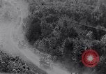 Standbild Ford Model-T auf schlechten Straßen United States USA, 1917, aus Sekunde 14 historischem Filmmaterial Videoclip 65675031035