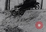 Standbild Ford Model-T auf schlechten Straßen United States USA, 1917, aus Sekunde 23 historischem Filmmaterial Videoclip 65675031035