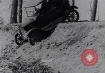 Standbild Ford Model-T auf schlechten Straßen United States USA, 1917, aus Sekunde 26 historischem Filmmaterial Videoclip 65675031035