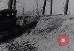 Standbild Ford Model-T auf schlechten Straßen United States USA, 1917, aus Sekunde 32 historischem Filmmaterial Videoclip 65675031035