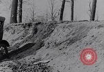Standbild Ford Model-T auf schlechten Straßen United States USA, 1917, aus Sekunde 35 historischem Filmmaterial Videoclip 65675031035