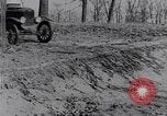 Standbild Ford Model-T auf schlechten Straßen United States USA, 1917, aus Sekunde 36 historischem Filmmaterial Videoclip 65675031035