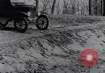 Standbild Ford Model-T auf schlechten Straßen United States USA, 1917, aus Sekunde 37 historischem Filmmaterial Videoclip 65675031035