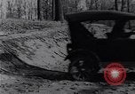 Standbild Ford Model-T auf schlechten Straßen United States USA, 1917, aus Sekunde 40 historischem Filmmaterial Videoclip 65675031035