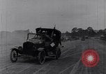 Standbild drei Frauen in einem Ford Model T Roadster United States USA, 1917, aus Sekunde 8 historischem Filmmaterial Videoclip 65675031036