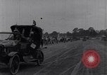 Standbild drei Frauen in einem Ford Model T Roadster United States USA, 1917, aus Sekunde 9 historischem Filmmaterial Videoclip 65675031036