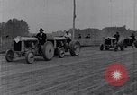 Standbild drei Frauen in einem Ford Model T Roadster United States USA, 1917, aus Sekunde 18 historischem Filmmaterial Videoclip 65675031036