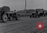 Standbild drei Frauen in einem Ford Model T Roadster United States USA, 1917, aus Sekunde 20 historischem Filmmaterial Videoclip 65675031036