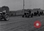 Standbild drei Frauen in einem Ford Model T Roadster United States USA, 1917, aus Sekunde 22 historischem Filmmaterial Videoclip 65675031036