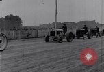 Standbild drei Frauen in einem Ford Model T Roadster United States USA, 1917, aus Sekunde 23 historischem Filmmaterial Videoclip 65675031036