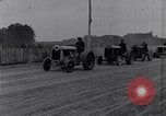Standbild drei Frauen in einem Ford Model T Roadster United States USA, 1917, aus Sekunde 25 historischem Filmmaterial Videoclip 65675031036
