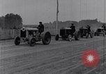 Standbild drei Frauen in einem Ford Model T Roadster United States USA, 1917, aus Sekunde 26 historischem Filmmaterial Videoclip 65675031036