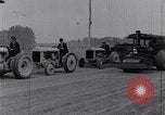 Standbild drei Frauen in einem Ford Model T Roadster United States USA, 1917, aus Sekunde 28 historischem Filmmaterial Videoclip 65675031036