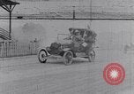 Standbild drei Frauen in einem Ford Model T Roadster United States USA, 1917, aus Sekunde 34 historischem Filmmaterial Videoclip 65675031036