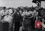 Standbild Dario Resta Abbrüche 500 Meilen Rennen United States USA, 1915, aus Sekunde 49 historischem Filmmaterial Videoclip 65675031037