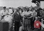 Standbild Dario Resta Abbrüche 500 Meilen Rennen United States USA, 1915, aus Sekunde 51 historischem Filmmaterial Videoclip 65675031037