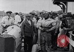 Standbild Dario Resta Abbrüche 500 Meilen Rennen United States USA, 1915, aus Sekunde 53 historischem Filmmaterial Videoclip 65675031037