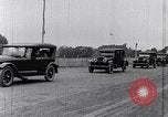Standbild Parade der neue Ford Motor Company Cars United States USA, 1925, aus Sekunde 15 historischem Filmmaterial Videoclip 65675031039