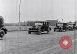 Standbild Parade der neue Ford Motor Company Cars United States USA, 1925, aus Sekunde 21 historischem Filmmaterial Videoclip 65675031039
