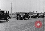 Standbild Parade der neue Ford Motor Company Cars United States USA, 1925, aus Sekunde 25 historischem Filmmaterial Videoclip 65675031039