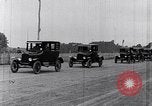 Standbild Parade der neue Ford Motor Company Cars United States USA, 1925, aus Sekunde 45 historischem Filmmaterial Videoclip 65675031039