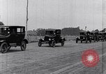 Standbild Parade der neue Ford Motor Company Cars United States USA, 1925, aus Sekunde 46 historischem Filmmaterial Videoclip 65675031039