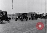 Standbild Parade der neue Ford Motor Company Cars United States USA, 1925, aus Sekunde 53 historischem Filmmaterial Videoclip 65675031039