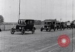 Standbild Parade der neue Ford Motor Company Cars United States USA, 1925, aus Sekunde 54 historischem Filmmaterial Videoclip 65675031039