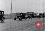 Standbild Parade der neue Ford Motor Company Cars United States USA, 1925, aus Sekunde 56 historischem Filmmaterial Videoclip 65675031039