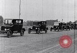 Standbild Parade der neue Ford Motor Company Cars United States USA, 1925, aus Sekunde 58 historischem Filmmaterial Videoclip 65675031039