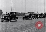 Standbild Parade der neue Ford Motor Company Cars United States USA, 1925, aus Sekunde 60 historischem Filmmaterial Videoclip 65675031039