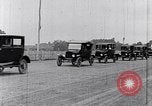 Standbild Parade der neue Ford Motor Company Cars United States USA, 1925, aus Sekunde 61 historischem Filmmaterial Videoclip 65675031039