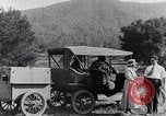 Immagine di Lato strada camping United States USA, 1917, secondo 14 filmato di repertorio 65675031042