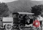 Immagine di Lato strada camping United States USA, 1917, secondo 15 filmato di repertorio 65675031042