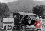 Immagine di Lato strada camping United States USA, 1917, secondo 16 filmato di repertorio 65675031042