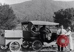 Immagine di Lato strada camping United States USA, 1917, secondo 17 filmato di repertorio 65675031042