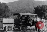 Immagine di Lato strada camping United States USA, 1917, secondo 18 filmato di repertorio 65675031042