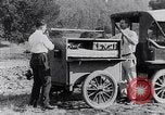 Immagine di Lato strada camping United States USA, 1917, secondo 19 filmato di repertorio 65675031042