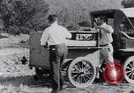 Immagine di Lato strada camping United States USA, 1917, secondo 22 filmato di repertorio 65675031042