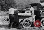 Immagine di Lato strada camping United States USA, 1917, secondo 23 filmato di repertorio 65675031042