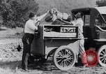 Immagine di Lato strada camping United States USA, 1917, secondo 24 filmato di repertorio 65675031042