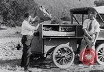 Immagine di Lato strada camping United States USA, 1917, secondo 26 filmato di repertorio 65675031042
