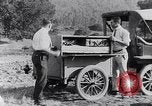 Immagine di Lato strada camping United States USA, 1917, secondo 27 filmato di repertorio 65675031042