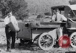 Immagine di Lato strada camping United States USA, 1917, secondo 34 filmato di repertorio 65675031042