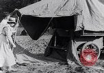 Immagine di Lato strada camping United States USA, 1917, secondo 41 filmato di repertorio 65675031042