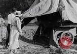 Immagine di Lato strada camping United States USA, 1917, secondo 42 filmato di repertorio 65675031042