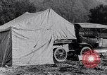 Immagine di Lato strada camping United States USA, 1917, secondo 53 filmato di repertorio 65675031042