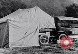 Immagine di Lato strada camping United States USA, 1917, secondo 54 filmato di repertorio 65675031042
