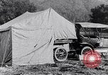 Immagine di Lato strada camping United States USA, 1917, secondo 57 filmato di repertorio 65675031042